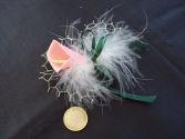 Broche ar&ocirc;me et plumes blanches n&deg;20