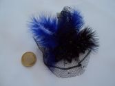 Broche perles noires et plumes bleu dur n&deg;16