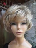 Belle blonde courte ondul&eacute;e n&deg;37
