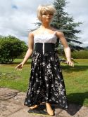 Robe noire empi&egrave;cement soie &eacute;crue